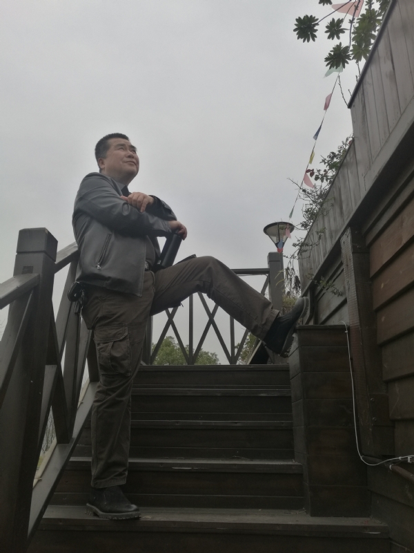 孤单背影的第一张照片--霞浦相亲网
