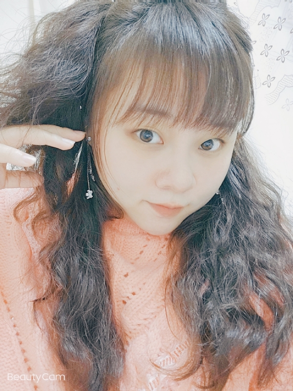 艾薇儿的第一张照片--霞浦相亲网